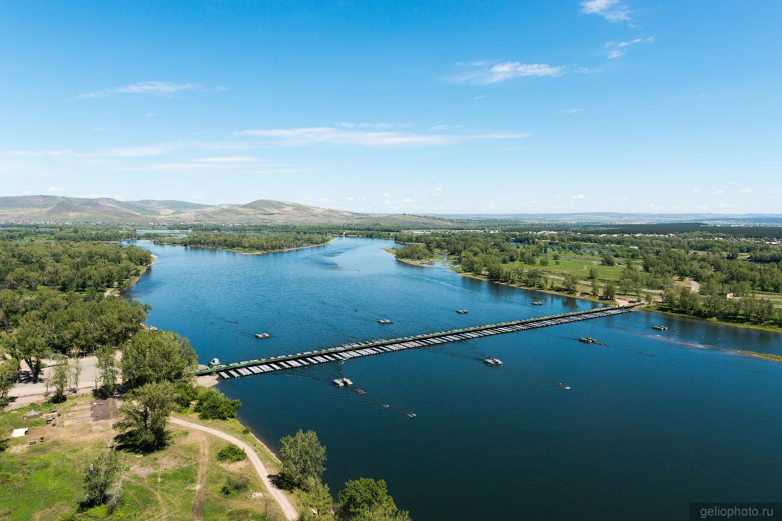Понтонная переправа через Енисей в Абакане фото
