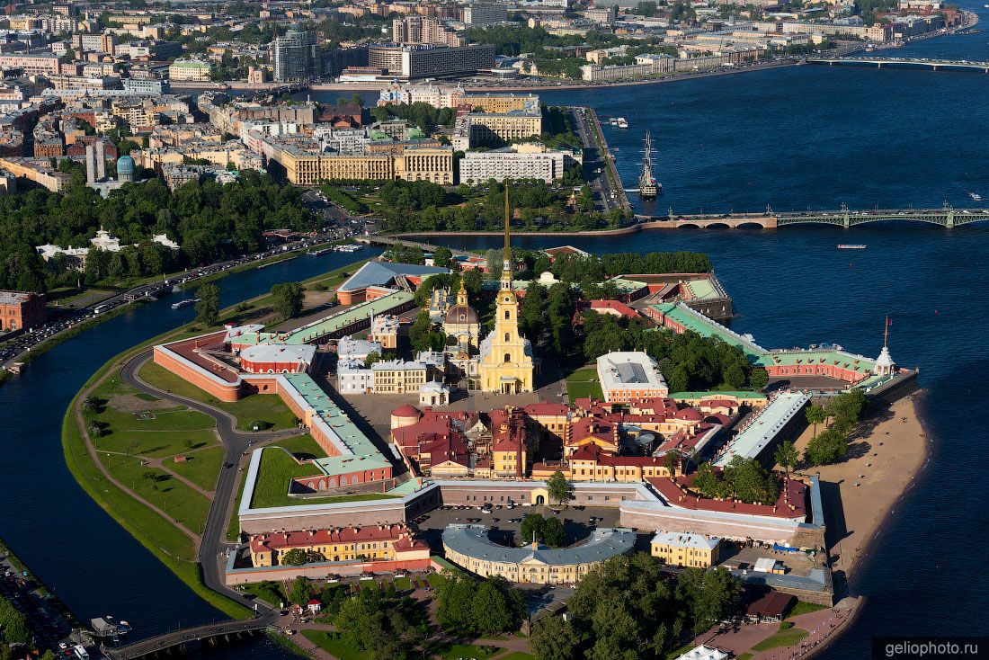 Петропавловская крепость в Санкт-Петербурге фото