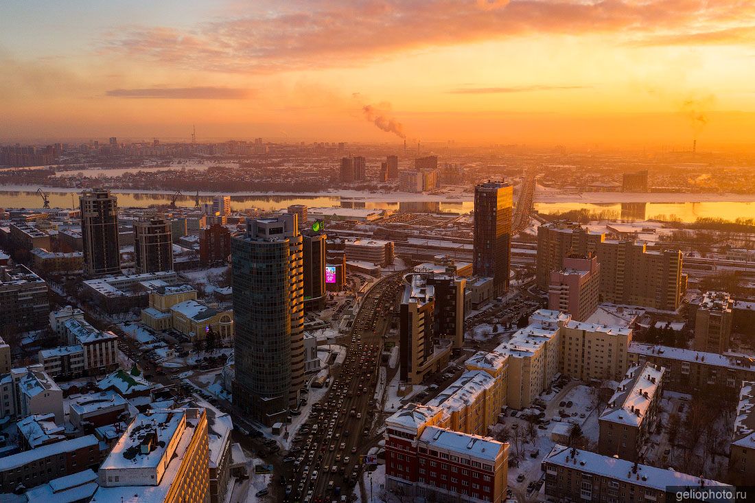 Проспект Димитрова в Новосибирске на закате фото