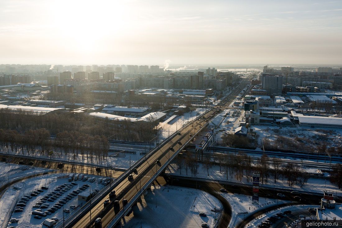 Путепровод через железную дорогу на улице Мельникайте фото