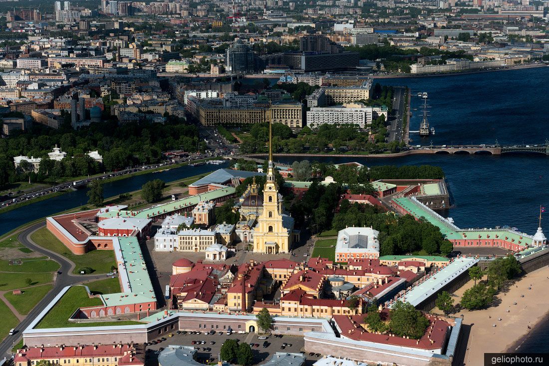 Петропавловская крепость в Санкт-Петербурге фото