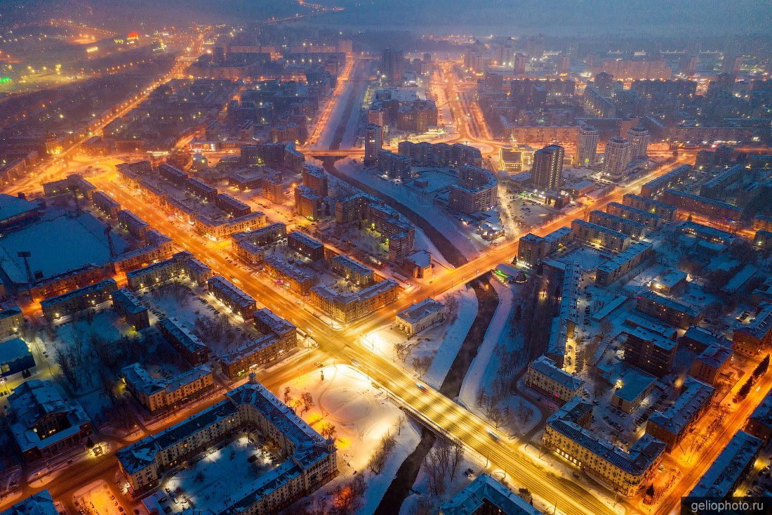 Пересечение проспекта Металлургов и улицы Орджоникидзе в Новокузнецке фото