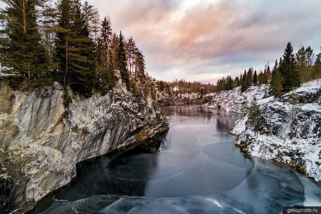 Горный парк Рускеала в Карелии фото