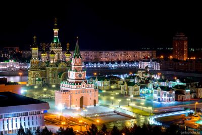 Благовещенская башня на площади Республики в Йошкар-Оле фото