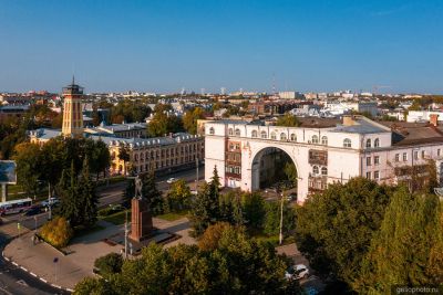 Дом с аркой в Ярославле фото