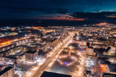 Улица Ленина в Воркуте вечером фото