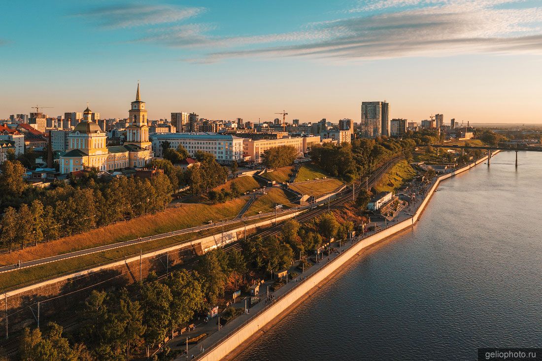 Центральная Набережная реки Кама в Перми фото