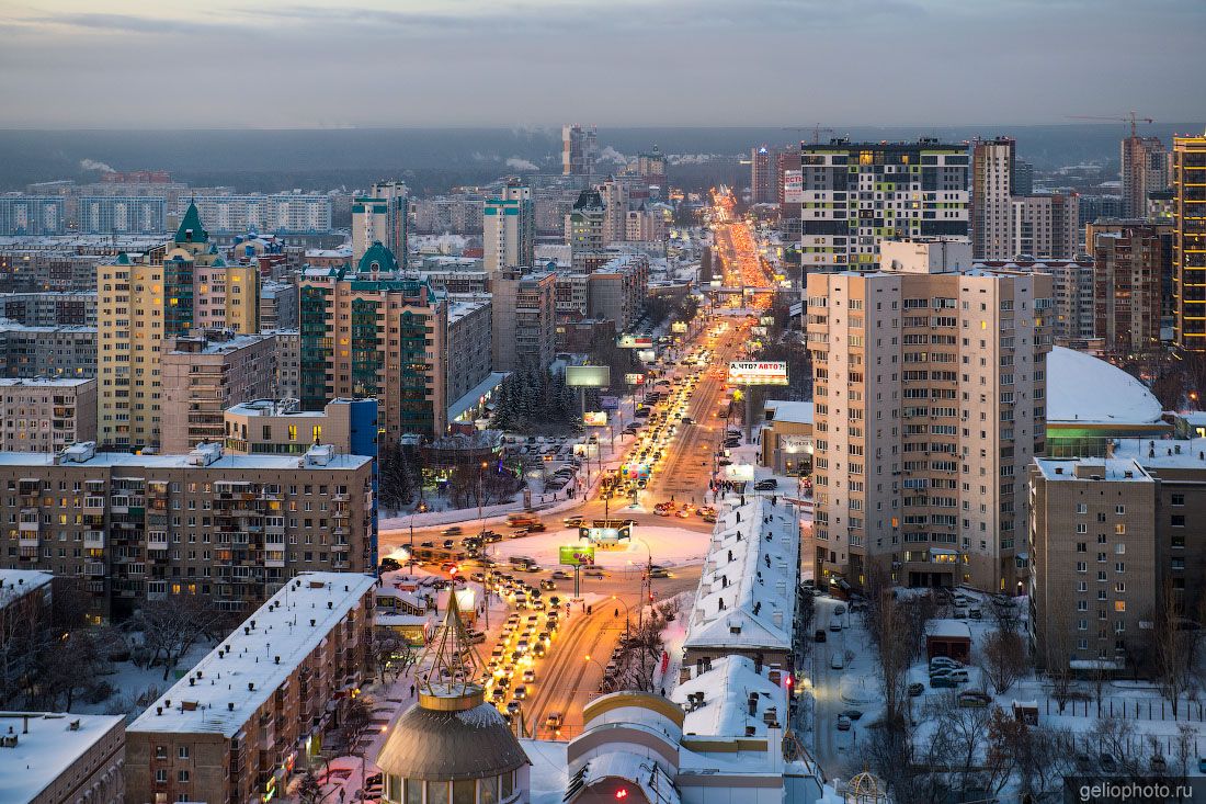 Улица Нарымская в Новосибирске вечером фото