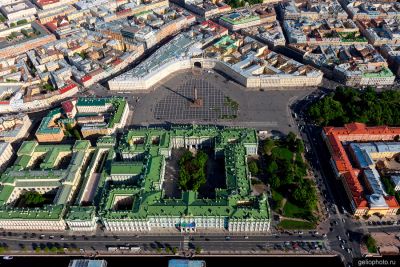 Дворцовая площадь в Санкт-Петербурге фото