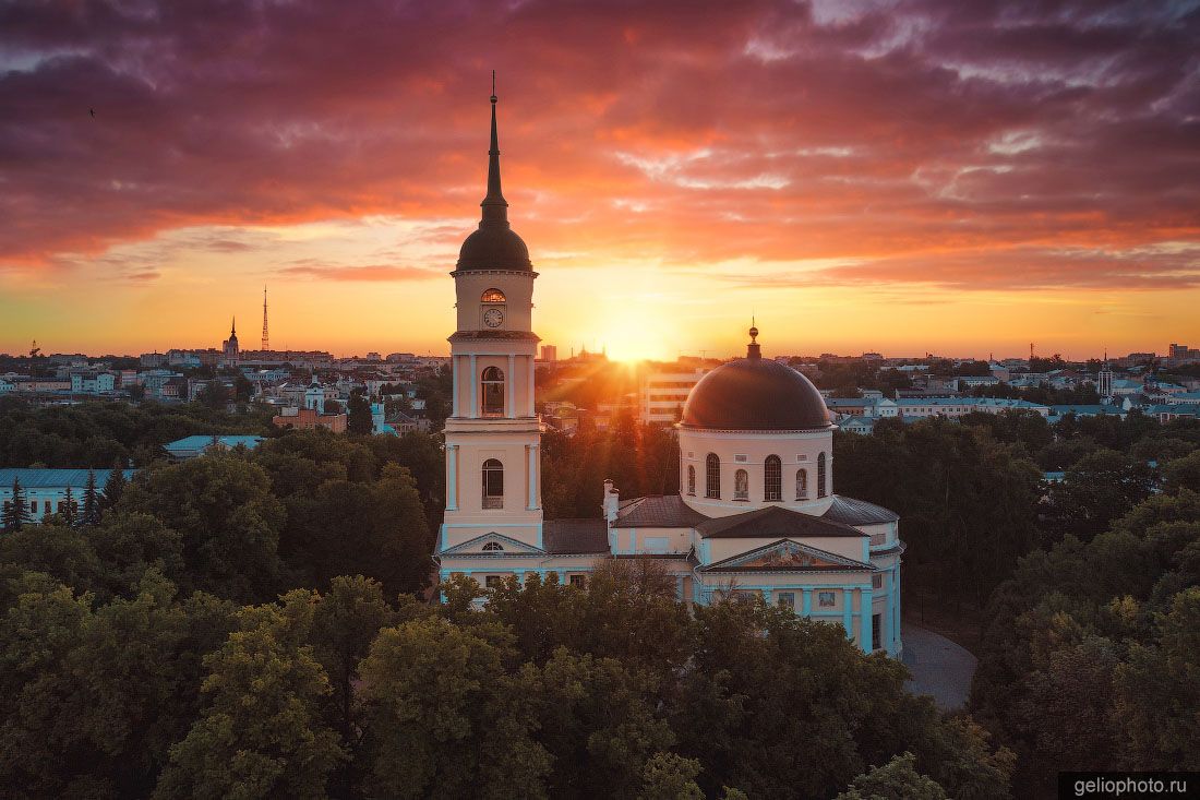 Свято-Троицкий собор в Калуге на закате фото