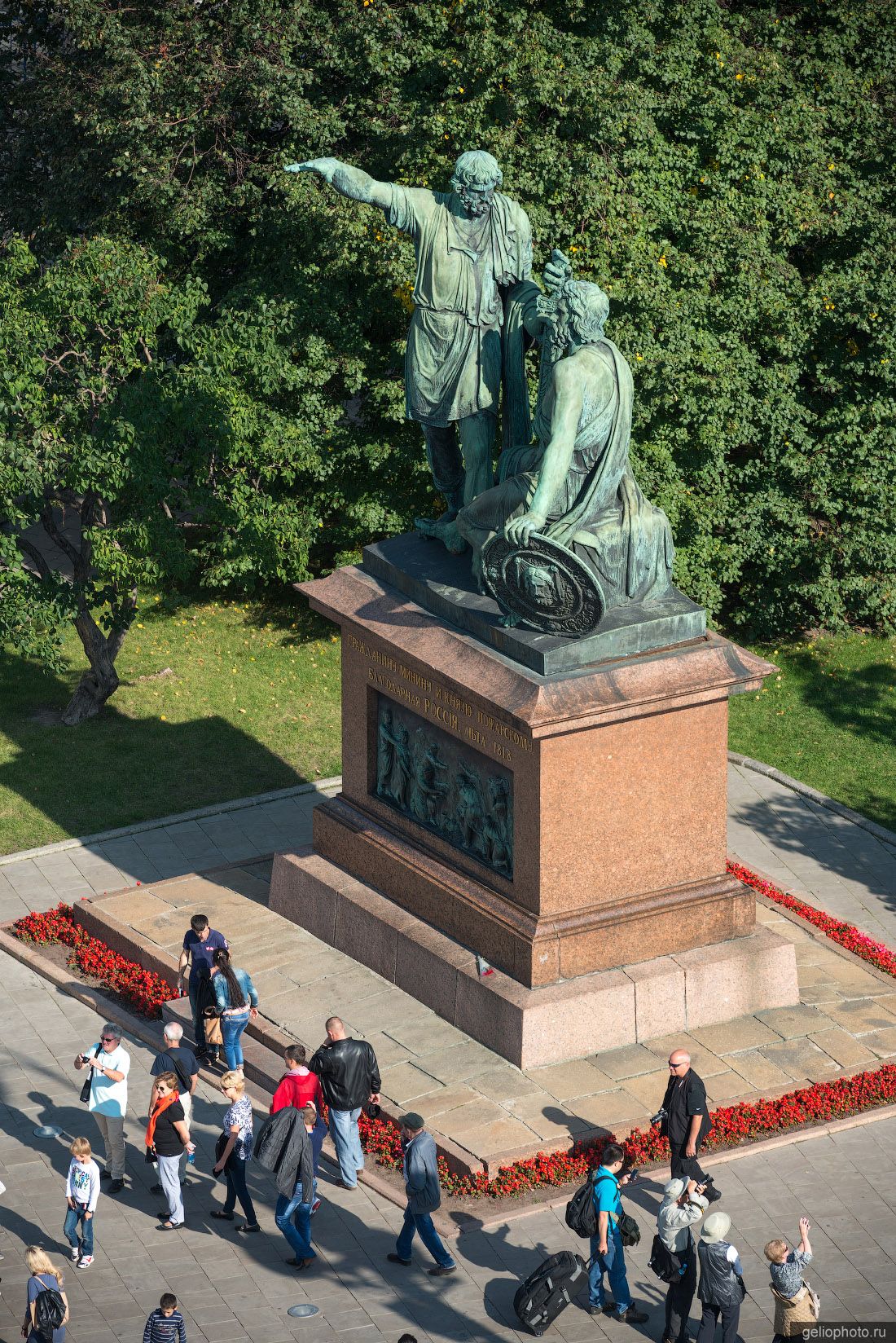 Памятник Минину и Пожарскому в Москве фото