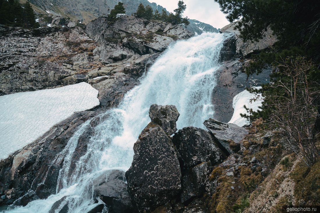Водопады Республики Алтай фото