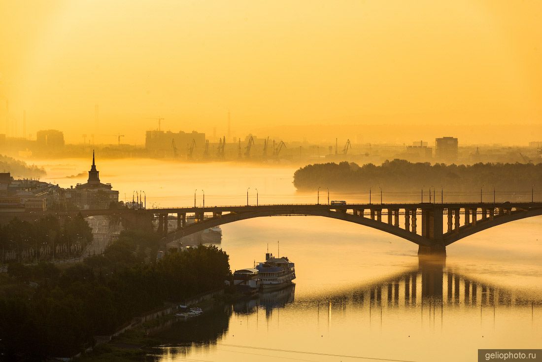 Коммунальный мост в Красноярске на закате фото