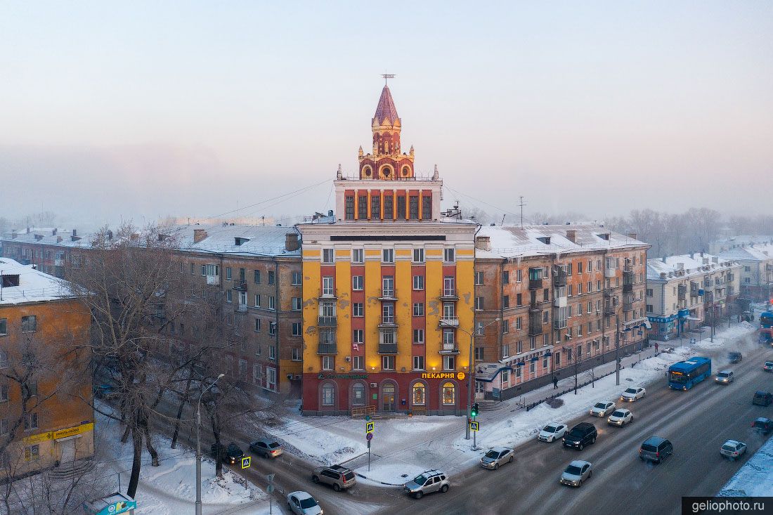 Дом с башенкой в Новокузнецке фото