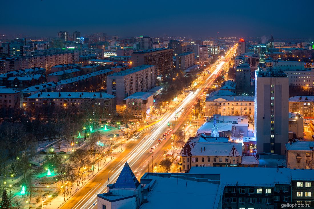 Улица Республики в Тюмени вечером фото