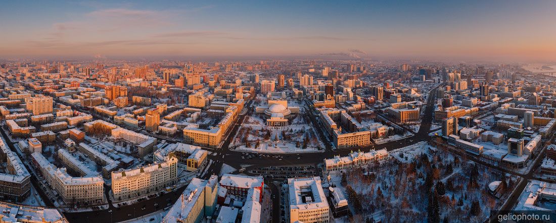 Панорама центра Новосибирска зимой фото