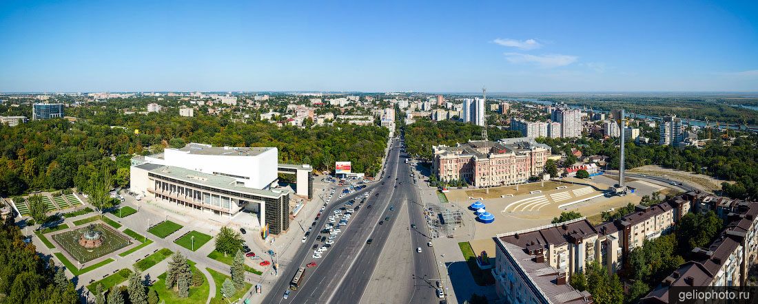 Панорама Театральной площади в Ростове-на-Дону фото