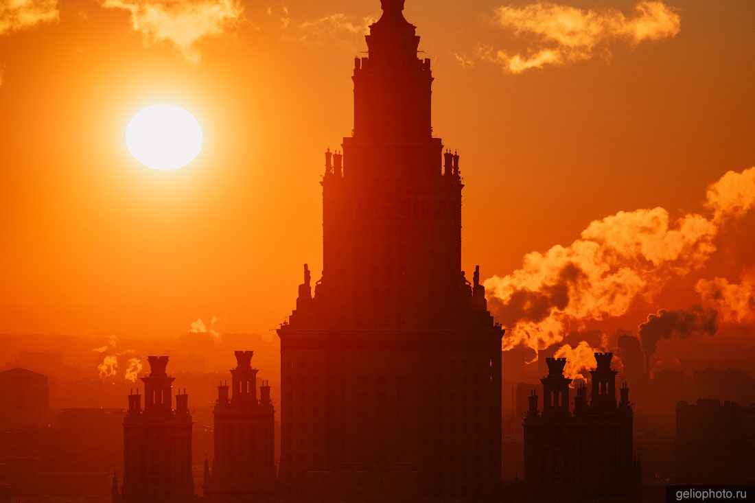 Московский государственный университет в Москве на закате фото