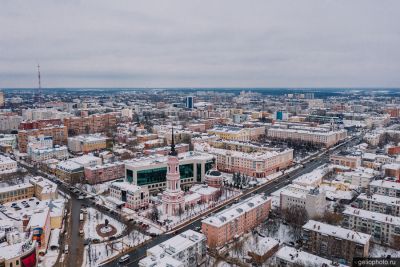 Храм Святых Жен-Мироносиц в Калуге с высоты фото