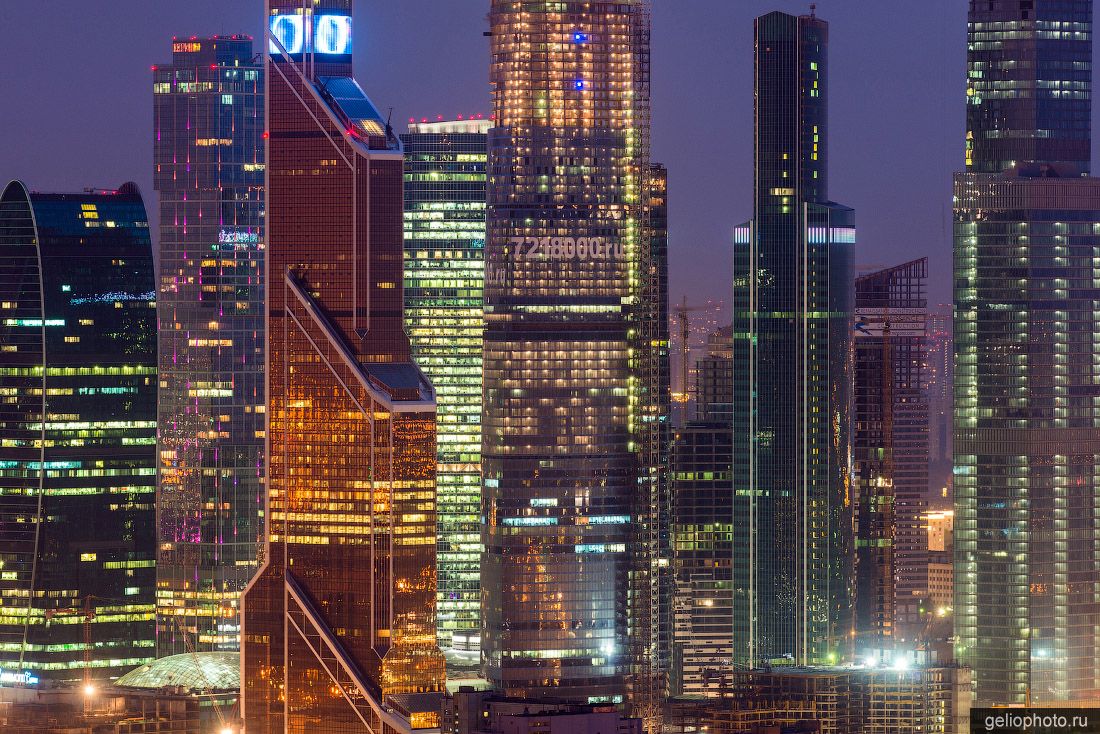 Башни Москва-Сити ночью фото