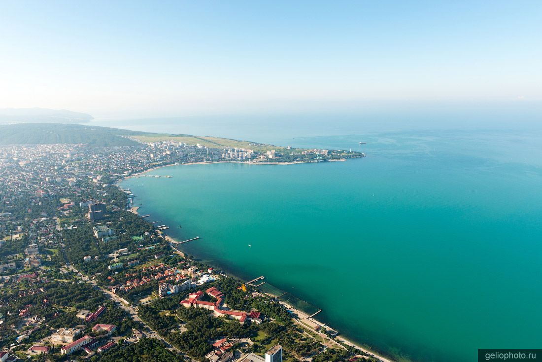 Вид сверху на Геленджик фото