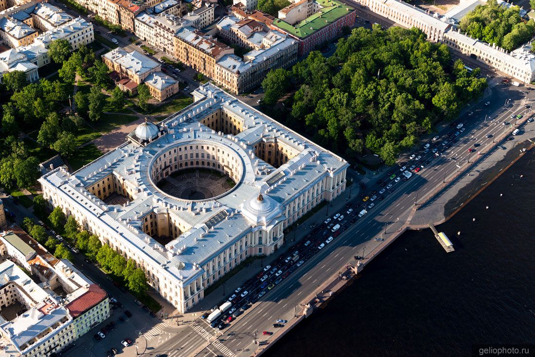 Санкт-Петербургская академия художеств с высоты фото