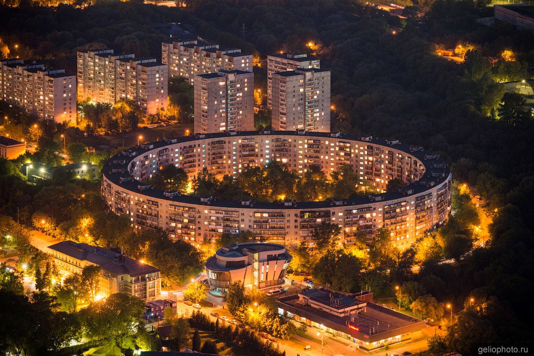 Круглый дом на улице Довженко в Москве фото
