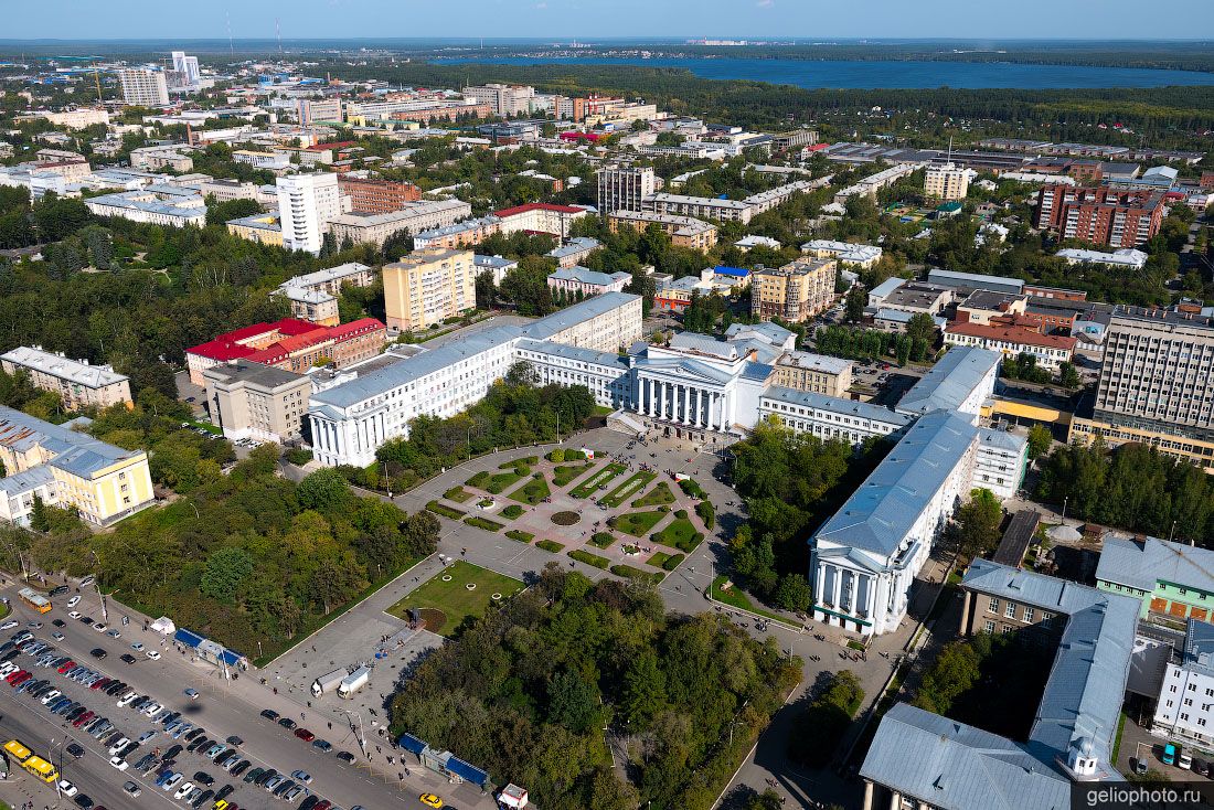 Уральский федеральный университет Ельцина в Екатеринбурге фото
