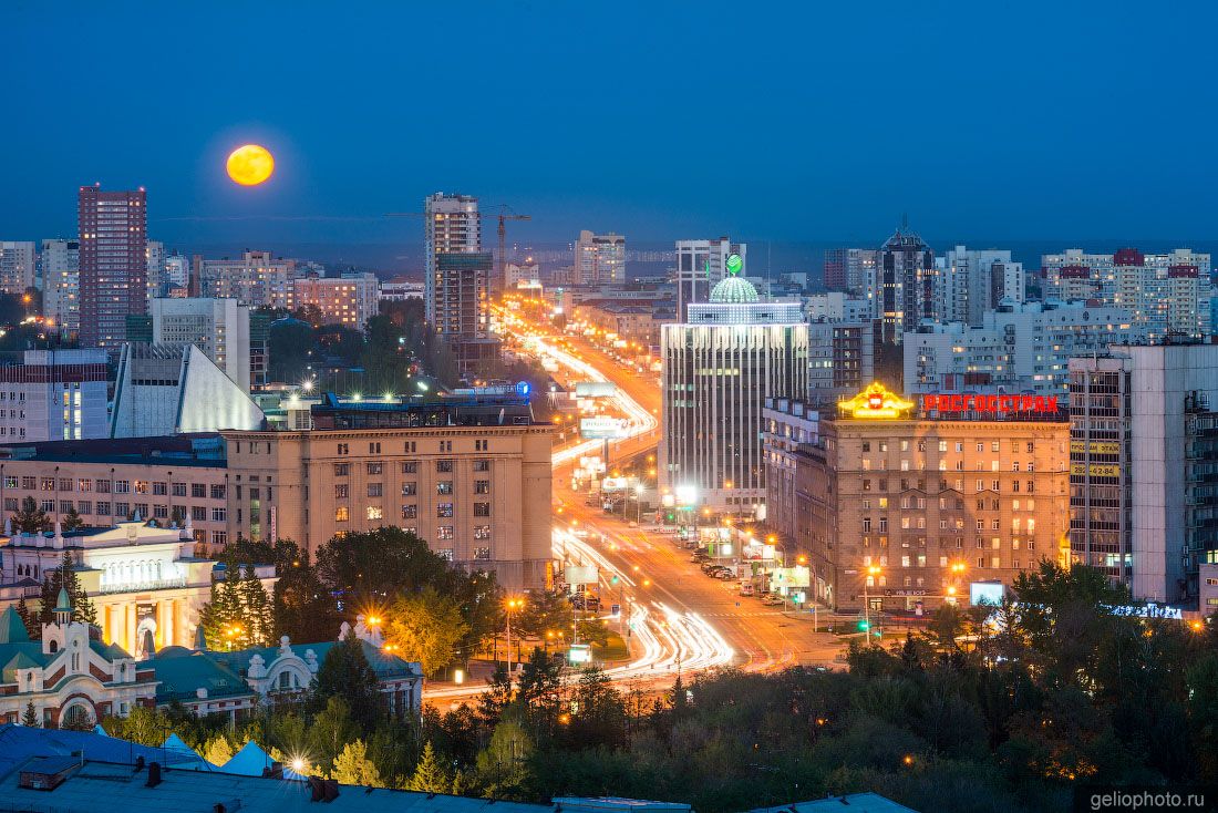 Октябрьская магистраль в Новосибирске ночью фото