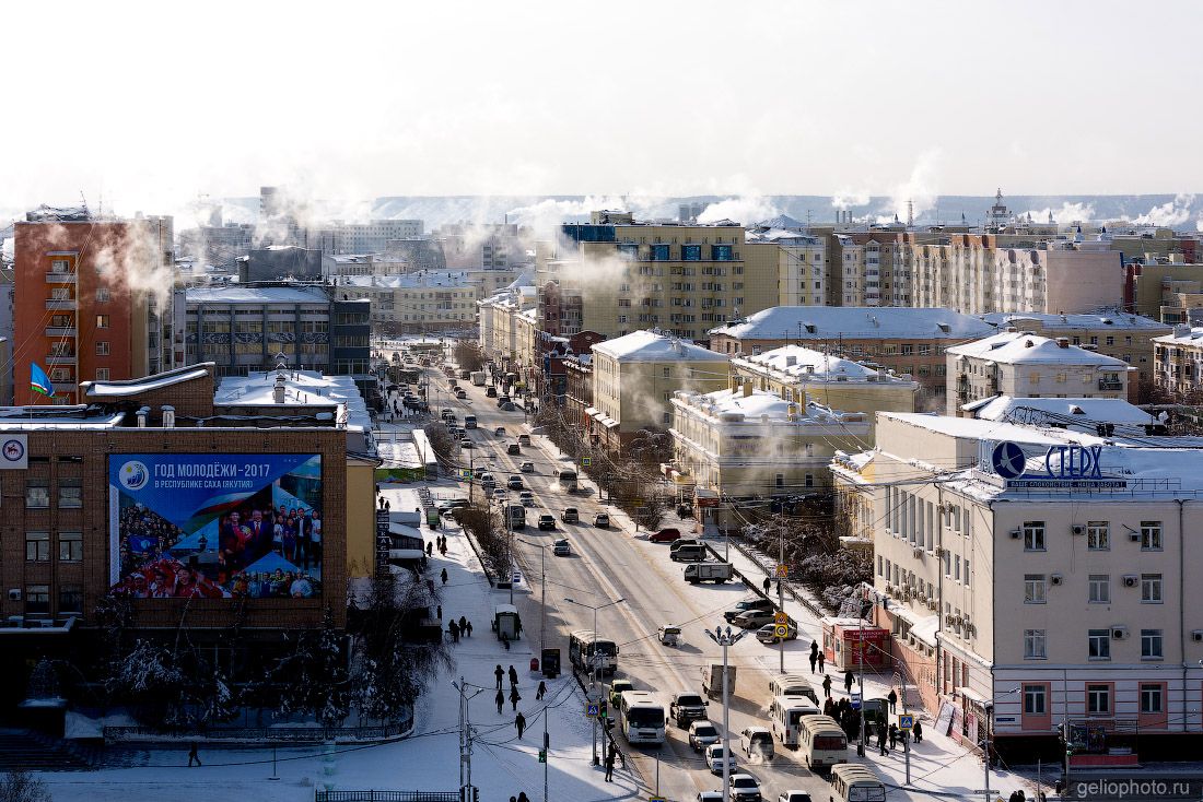 Административные здания на проспекте Ленина в Якутске фото