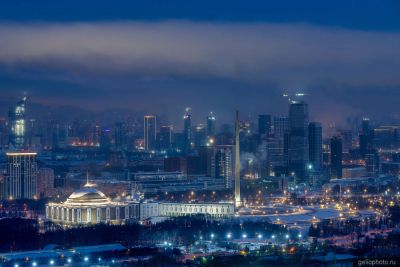 Музей Победы в Москве вечером фото