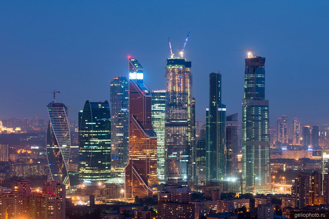 Москва-Сити вечером фото