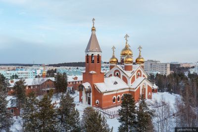 Храм Архистратига Божия Михаила в Ноябрьске фото