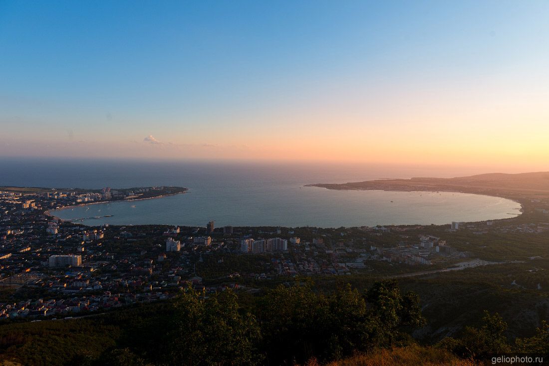 Геленджик на закате с высоты фото