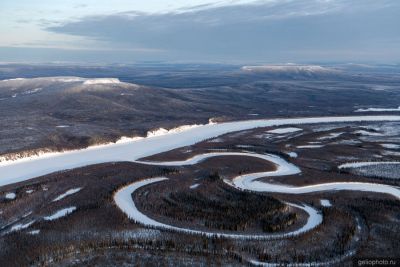 Устье реки Иритки в Эвенкии с высоты фото