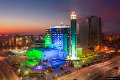 Офис Газпром трансгаз Сургут на закате фото