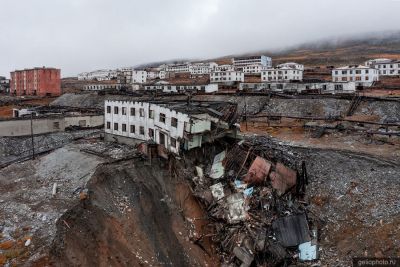 Разрушенный дом в посёлке Валькумей фото