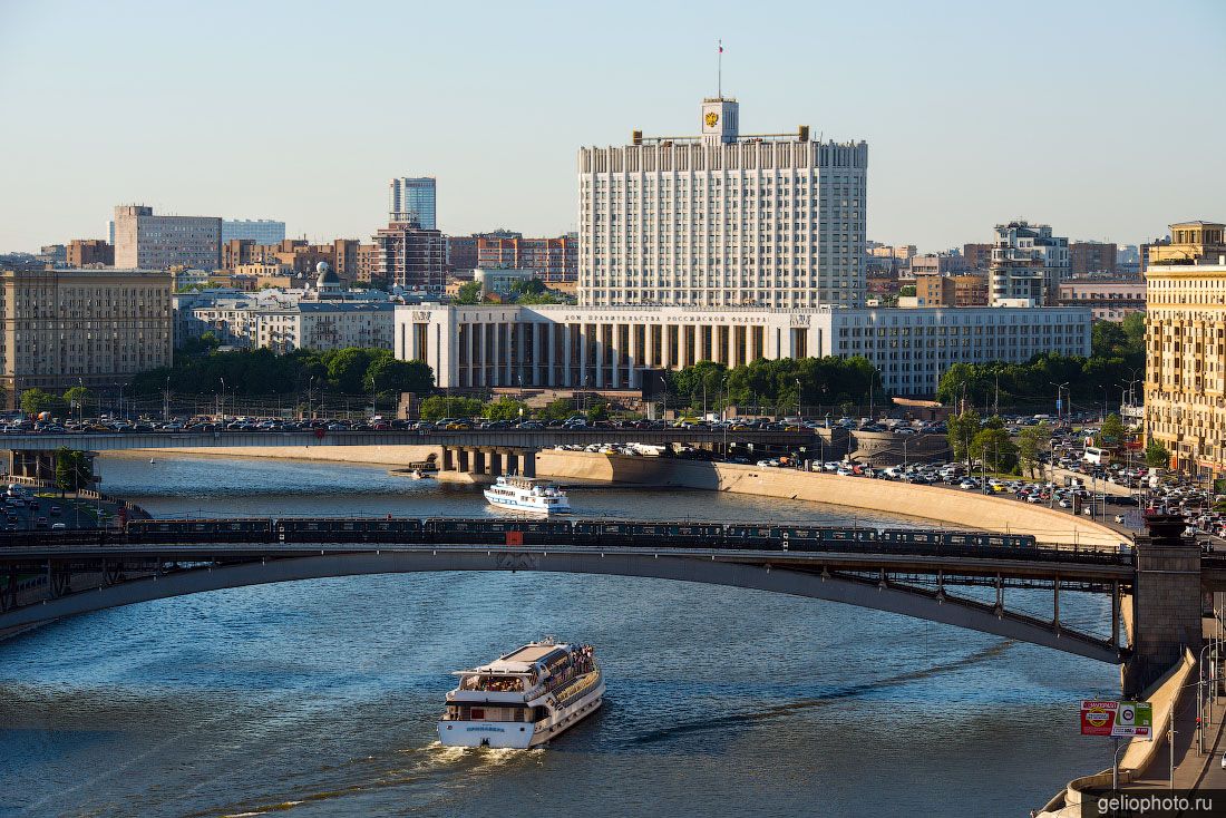 Правительство РФ в Москве фото