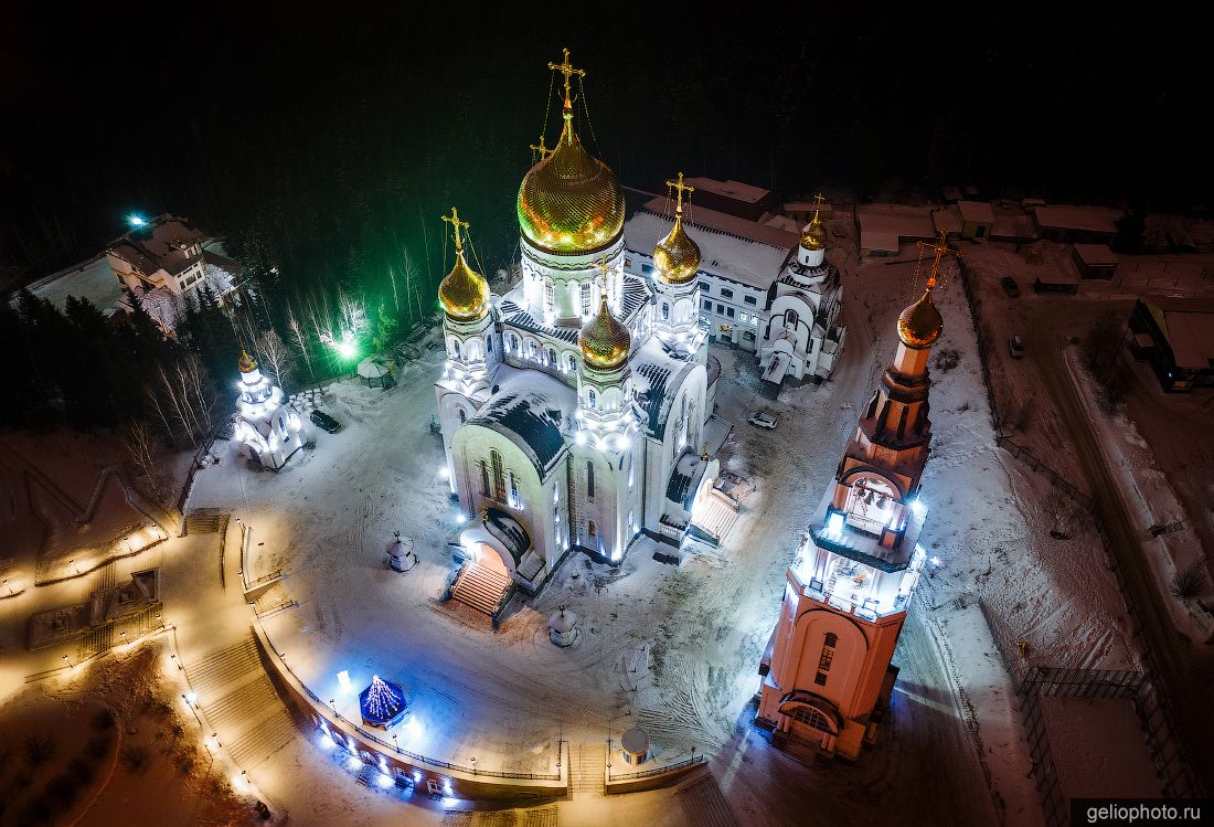 Собор Воскресения Христова в Ханты-Мансийске с высоты фото