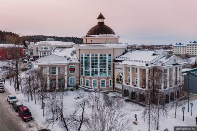 Художественный музей в Ханты-Мансийске фото