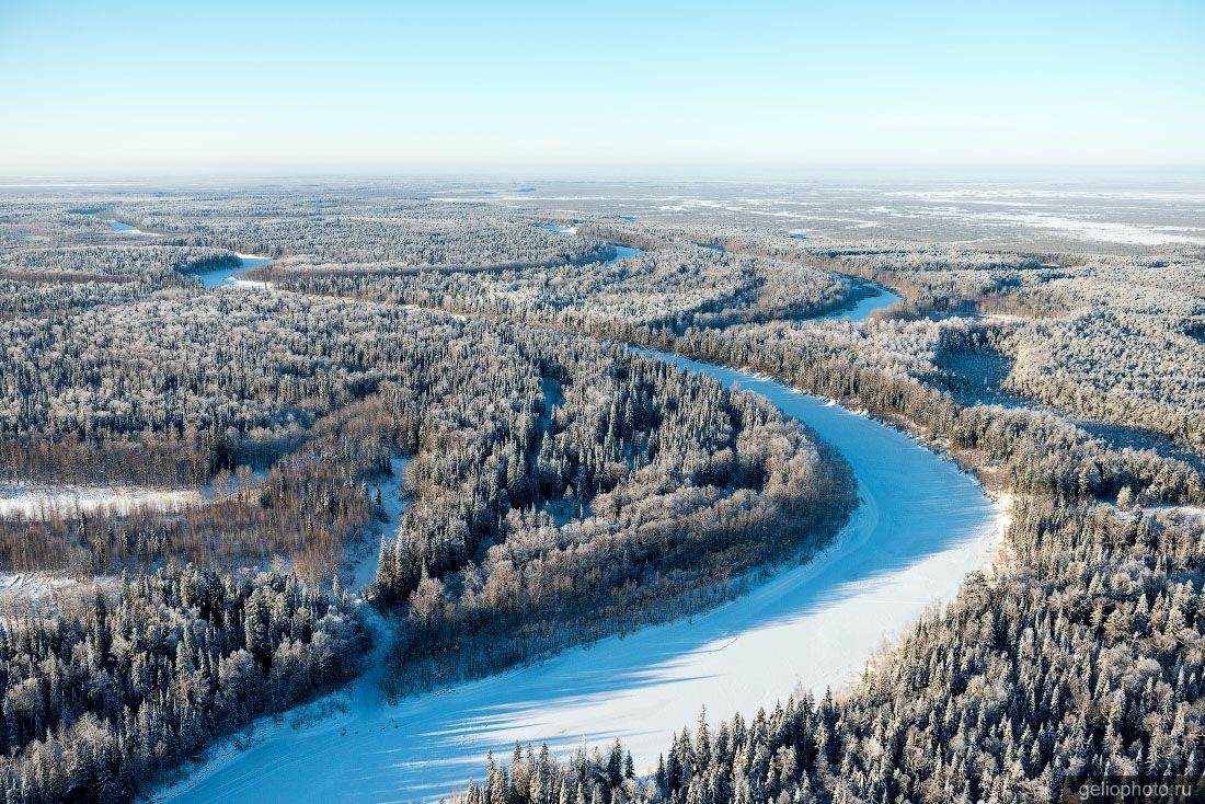 Река в Югре с высоты зимой фото
