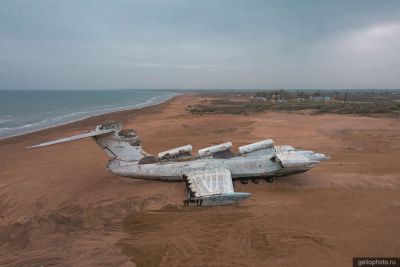 Вид на Экраноплан Лунь в Дербенте фото