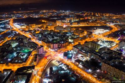 Жилые кварталы Сургута ночью фото