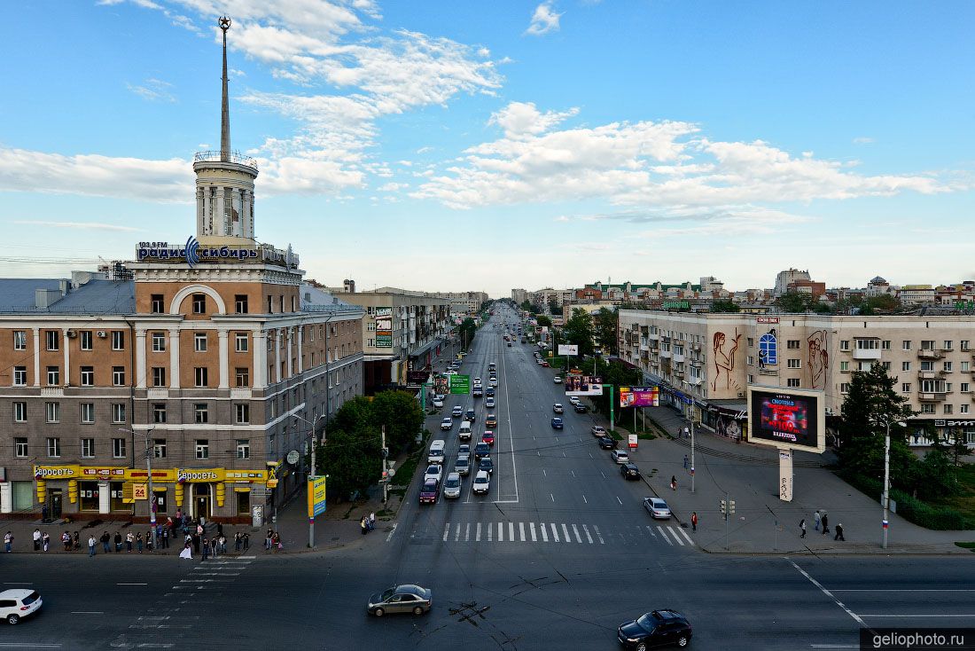 Дом со шпилем и улица Масленникова в Омске фото