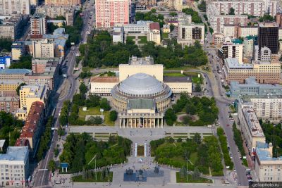 Театр оперы и балета в Новосибирске с высоты фото