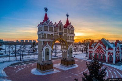 Триумфальная арка в Благовещенске фото