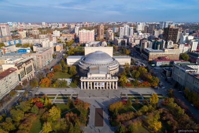 Театр оперы и балета в Новосибирске с высоты фото