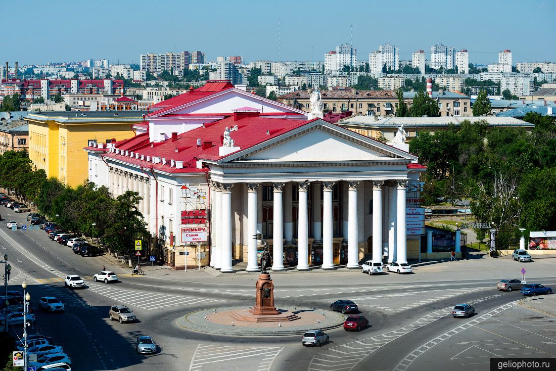 Новый экспериментальный театр в Волгограде с высоты фото