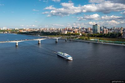 Теплоход на реке Кама в Перми фото
