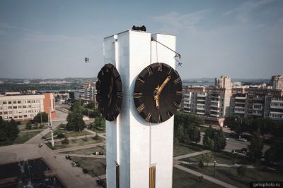 Городские часы-Куранты в Магнитогорске фото